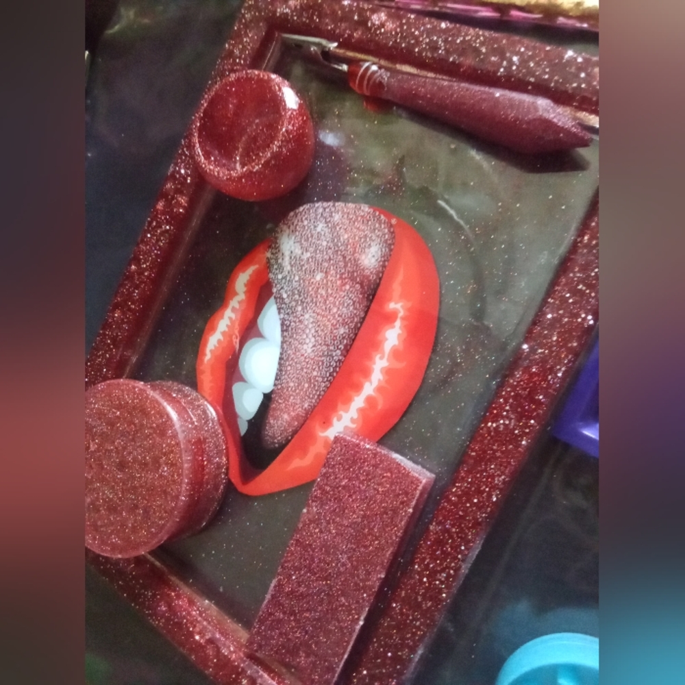 Tobacco rolling tray
